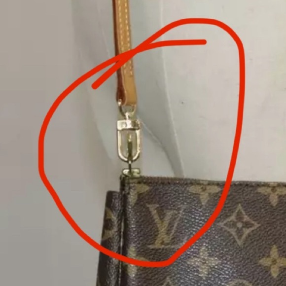 Louis Vuitton Pochette Accessoires - Picture 8 of 14